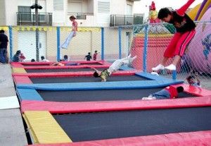 Castillos Hinchables,  Atracciones, Futbolín humano, Toro mecánico,  Cañón de espuma, Carruseles, Toboganes Hinchables , Piscinas de Bolas Hinchables